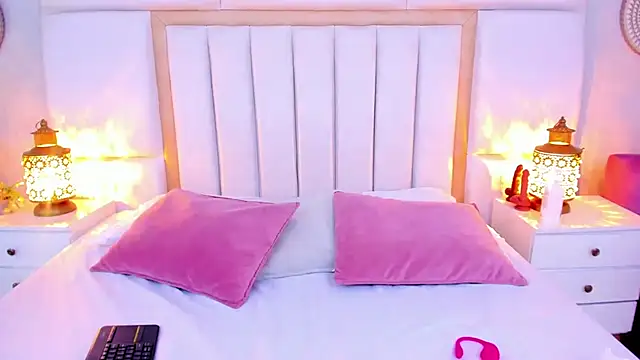 LaylaaDoll online show from April 11, 7:39 pm