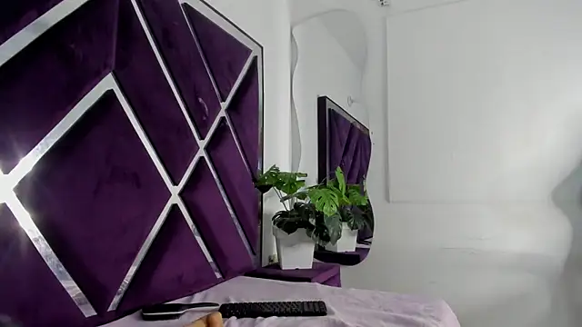 angelkyraasm online show from February 24, 1:21 pm