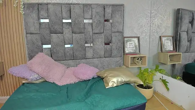 Snapshot of Nicky_Brown_ chatting on October 2, 3:33 am Nicky Brown online show from October 2, 3:33 am