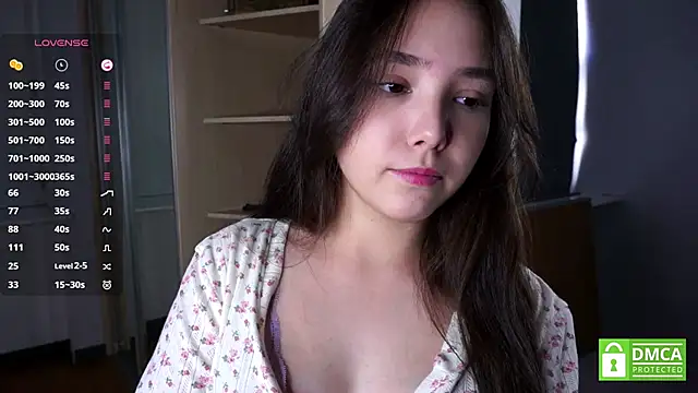 RenaeConnerley online show from October 6, 5:35 am