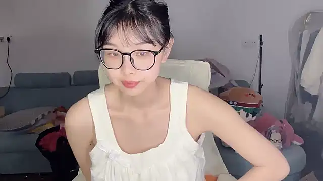 Akong11 online show from April 19, 2:39 pm