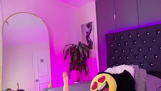 Snapshot of Scarlett_Durand chatting on October 4, 2:11 pm Scarlett Durand online show from October 4, 2:11 pm
