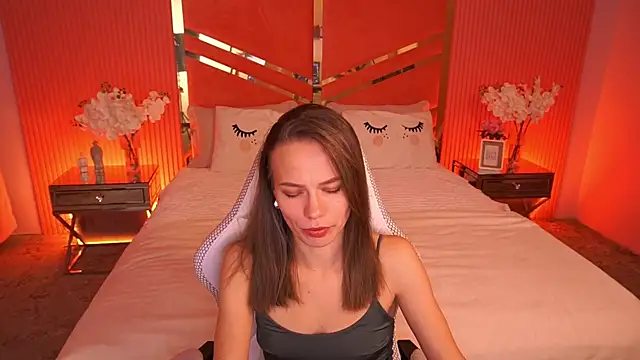 ShyySiren online show from October 12, 7:55 am