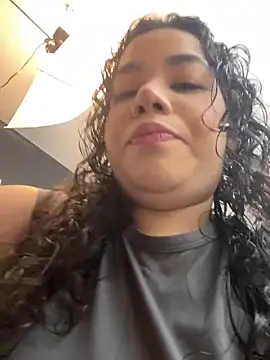 krisstenSantos online show from October 18, 2:20 pm