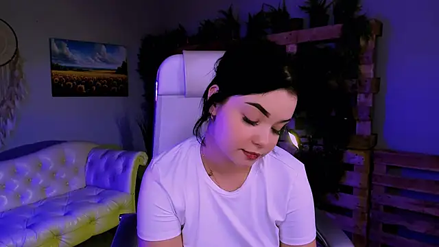 leslierowe  online show from October 26, 5:30 pm