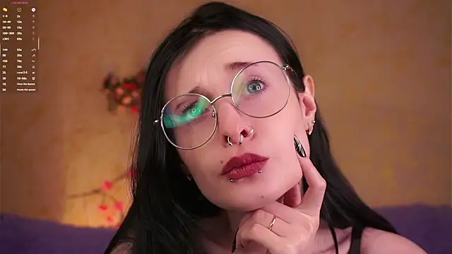 DarcyAspacio online show from April 6, 11:11 am