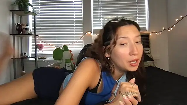 yoursweetestlilly online show from September 25, 3:44 pm