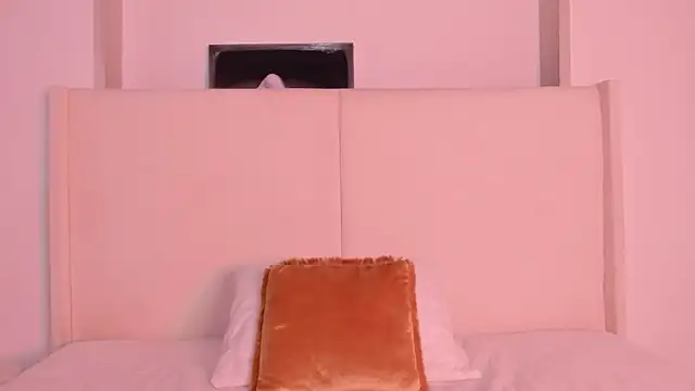 Sofi glow online show from April 1, 9:34 pm