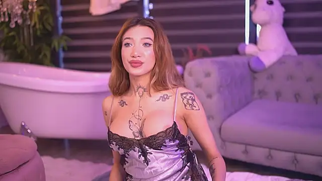 Snapshot of SiennaJayden chatting on September 27, 5:47 am SiennaJayden online show from September 27, 5:47 am