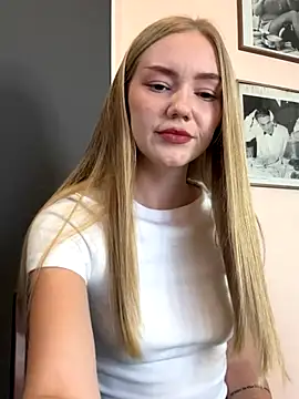 MilaMoone online show from September 30, 11:49 am