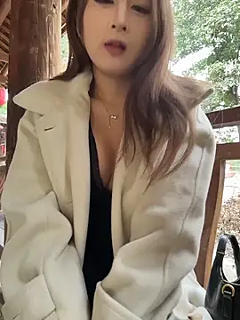 yuki june online show from February 11, 9:22 am