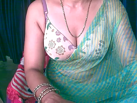 Snapshot of Sangeetha5 chatting on October 2, 6:02 pm Sangeetha5 online show from October 2, 6:02 pm