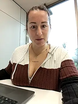 bichota85 online show from January 19, 10:11 am