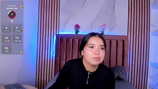 Snapshot of LunaWiill_ chatting on October 13, 7:49 pm LunaWiill online show from October 13, 7:49 pm