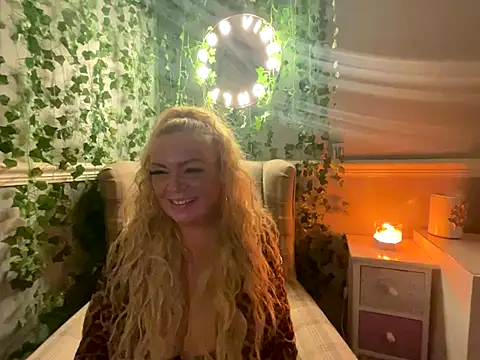 Snapshot of BonnyDesire chatting on October 2, 6:46 pm BonnyDesire online show from October 2, 6:46 pm