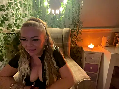 Snapshot of BonnyDesire chatting on October 7, 7:29 pm BonnyDesire online show from October 7, 7:29 pm