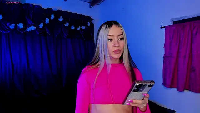 Shairaclark  online show from March 31, 1:27 am