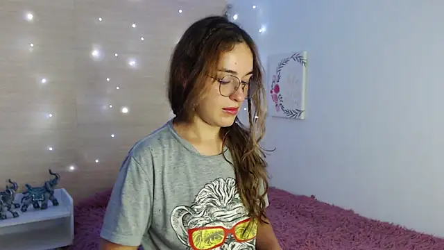 kat desiree online show from October 13, 11:35 am