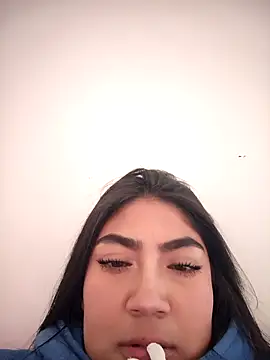 Snapshot of Violettabloom_ chatting on October 20, 8:12 pm Violettabloom online show from October 20, 8:12 pm