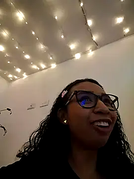 Suzanelee1 online show from October 4, 11:31 pm