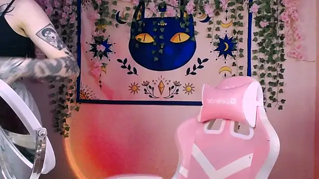 MollyKissy online show from May 3, 5:44 am