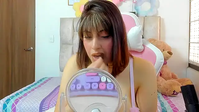 queenalexxa111 online show from November 7, 5:40 pm