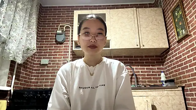 Snapshot of EmmaLeexth chatting on October 2, 2:11 pm EmmaLeexth online show from October 2, 2:11 pm