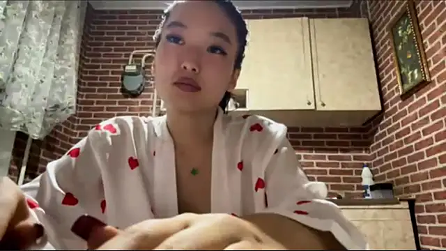 Snapshot of EmmaLeexth chatting on September 18, 5:11 pm EmmaLeexth online show from September 18, 5:11 pm