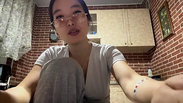 Snapshot of EmmaLeexth chatting on September 27, 7:32 pm EmmaLeexth online show from September 27, 7:32 pm