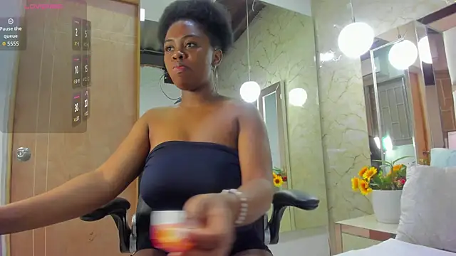 hazellanee online show from October 5, 4:06 am