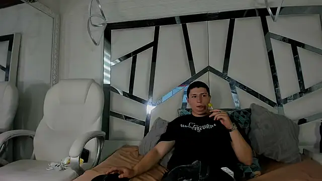 ANLLELOAndANGELA online show from April 5, 9:03 pm