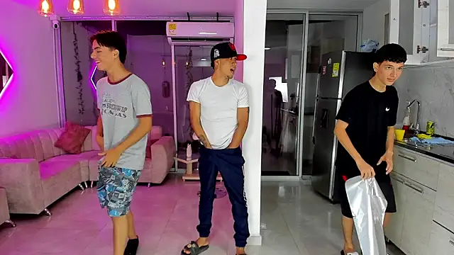 Houseofwarrios online show from September 18, 6:01 am