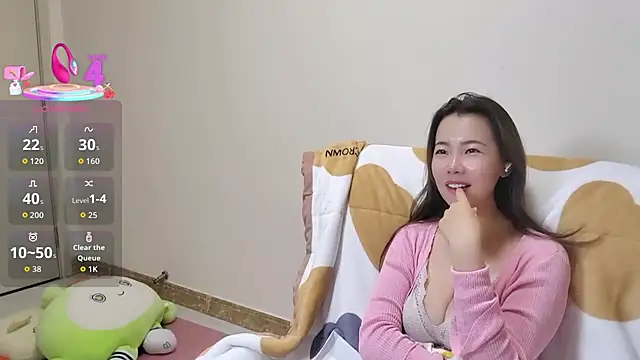 sallycui online show from October 7, 11:20 pm