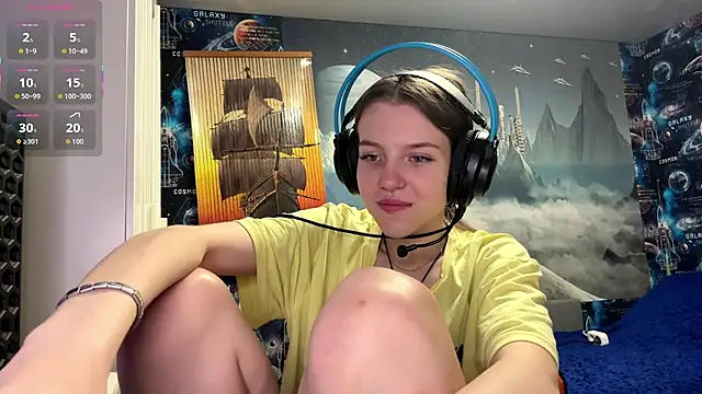 Elira Breeze online show from December 15, 3:28 pm