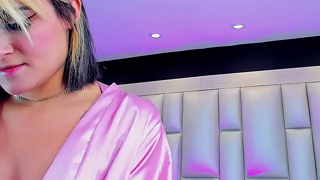 LuisaJonnes  online show from October 29, 5:37 pm