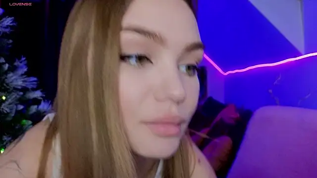 KitsyMoore online show from December 22, 1:03 pm