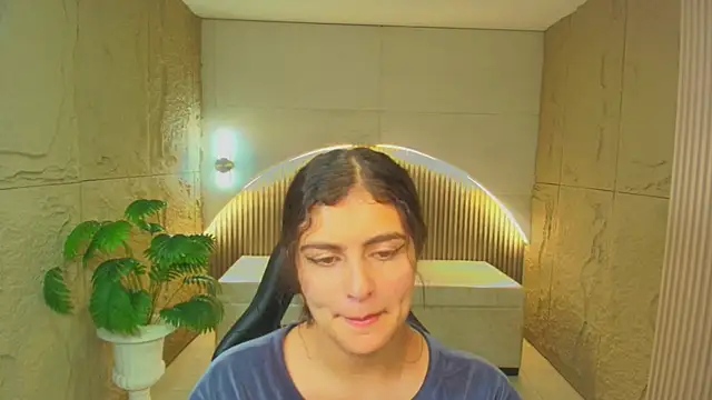 dany r  online show from December 18, 1:16 pm