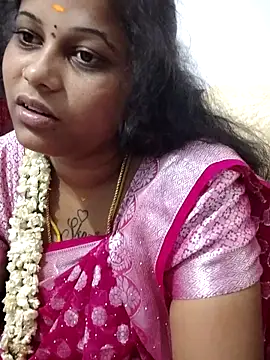 sweetqueen143 online show from April 15, 7:25 pm