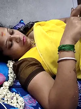 sweetqueen143 online show from April 12, 6:33 pm