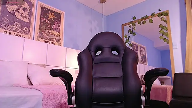 PenelopeBond online show from November 18, 5:08 am