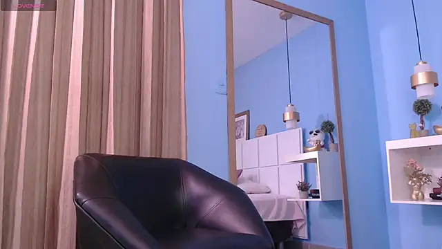 PenelopeBond online show from September 30, 1:28 pm