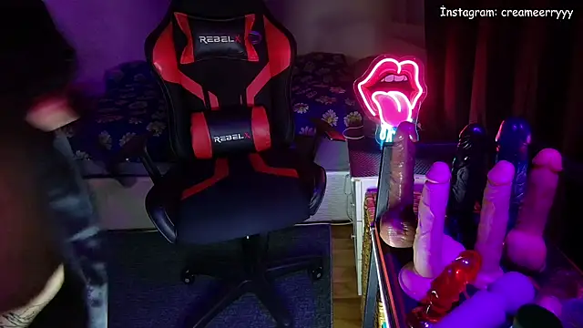 creameerryy21 online show from December 4, 10:21 pm