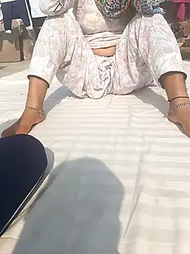 Cute-Charvii online show from December 18, 7:24 am