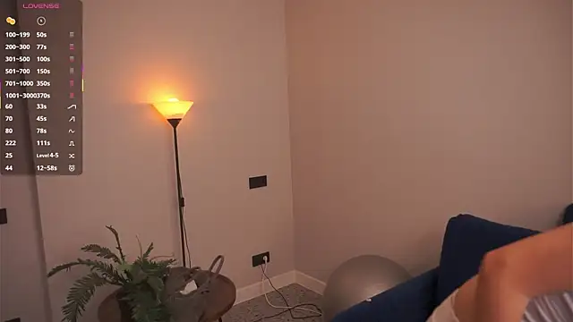 AdrianaCoenen online show from October 4, 6:45 pm