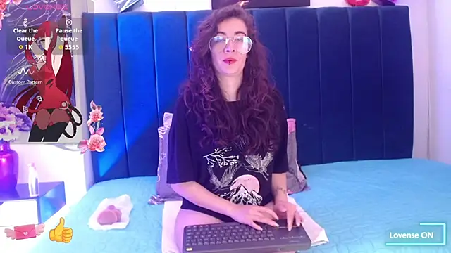 Snapshot of Violet_wish chatting on October 7, 1:15 pm Violet wish online show from October 7, 1:15 pm