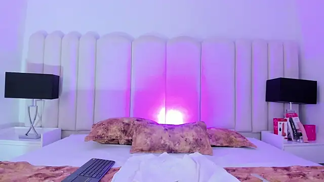 VanessaParis   online show from February 7, 11:52 pm