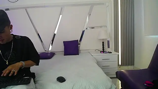 oblivionlove online show from November 10, 7:42 pm