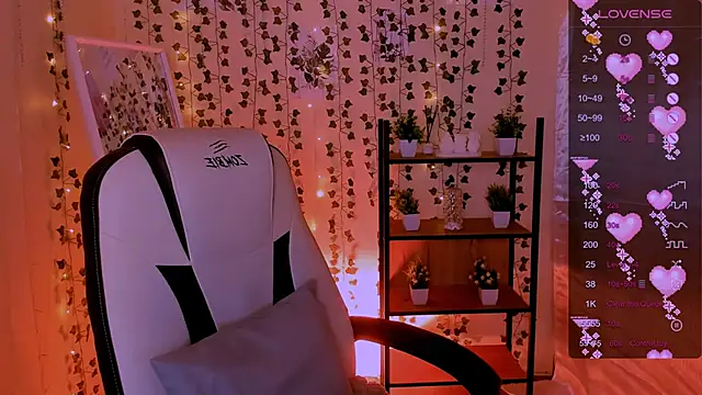 LinaBlossom  online show from April 16, 5:52 am