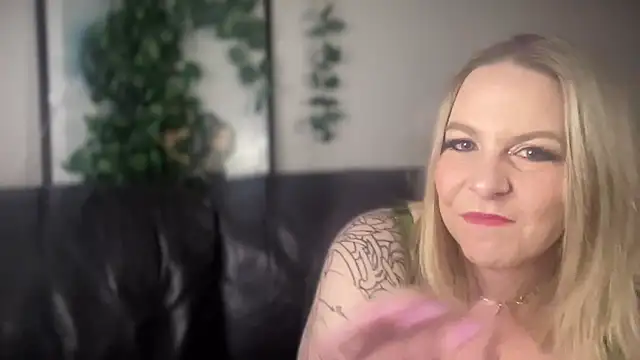 Snapshot of realblondejj chatting on September 23, 7:12 pm realblondejj online show from September 23, 7:12 pm