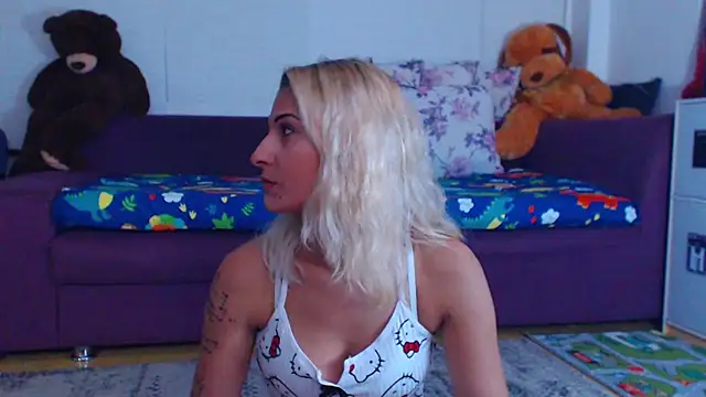 Snapshot of CassieSpell chatting on October 14, 8:33 pm CassieSpell online show from October 14, 8:33 pm